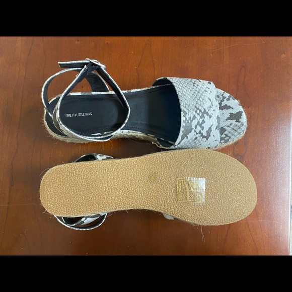 Pretty little thing snakeskin wedges - Picture 2 of 4